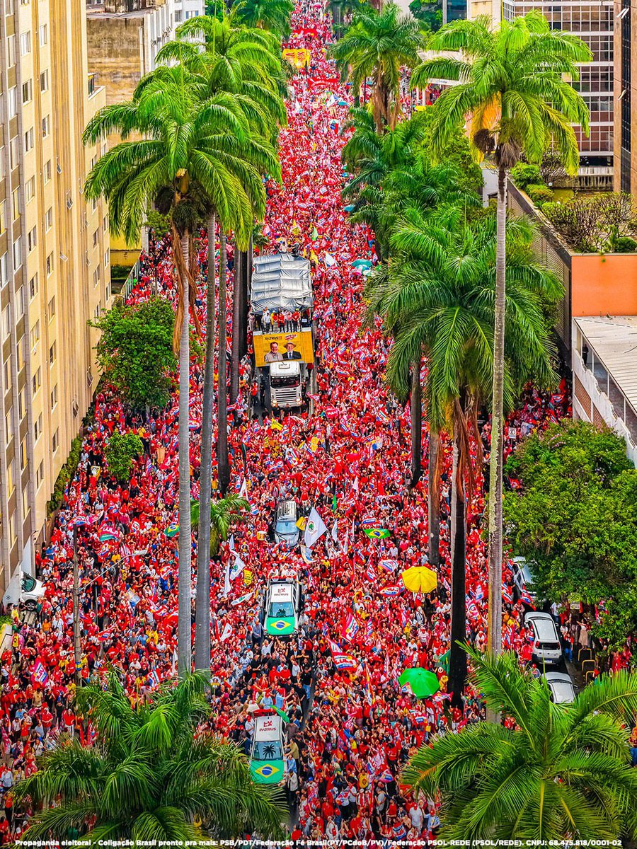 _janoninho's tweet photo. Minas Gerais tem mar sim 
E é um mar de gente que já decidiu: 
é Lula, é 13

Nem a chuva tirou a energia de quem lotou a Praça da Liberdade e acompanhou o presidente Lula 

Beagá é Lula RUMO AO TETRA até debaixo d’água! https://t.co/1GzUWDMSVh
