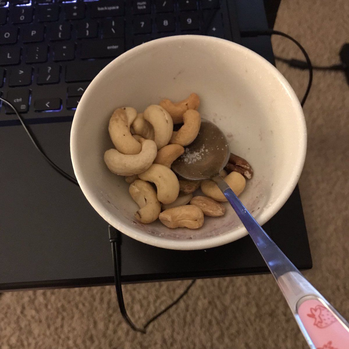 meaganthestrawb's tweet photo. omg no why r raw cashews so good https://t.co/SvQSNiIamQ