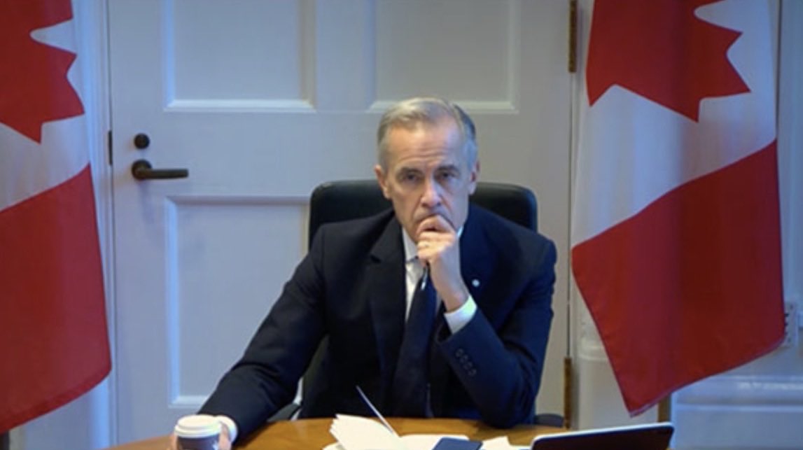 Versace_Trader's tweet photo. @factpostnews Is Carney really small? or is that door uuuge? https://t.co/t36x98WICp