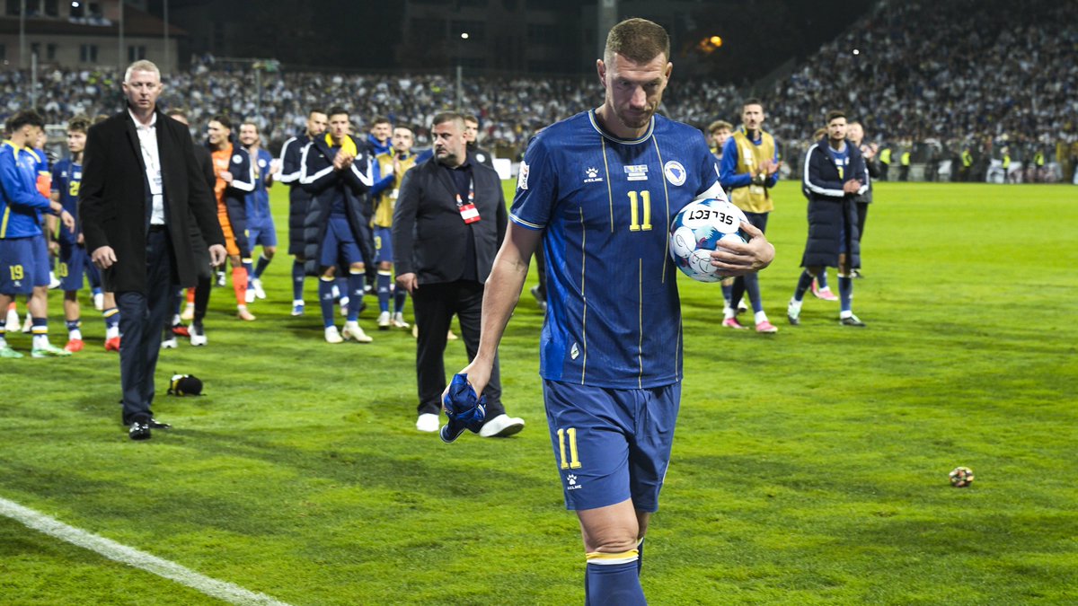 T24spor's tweet photo. 🥀 Fenerbahçe'de de oynamıştı: "Bosna Elması" Edin Dzeko, milli takıma veda etti

⬇️ https://t.co/qQe6YAgONB

⬇️ https://t.co/awdIspm0Oh https://t.co/Gv53YjQUpU