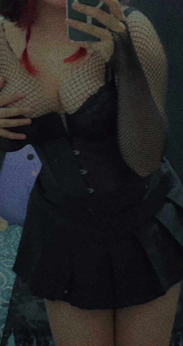 MeshachEdward's tweet photo. linda novinha gotica que curte se exibir em lives
Completa no perfil 👀 https://t.co/aGVHNzboFL