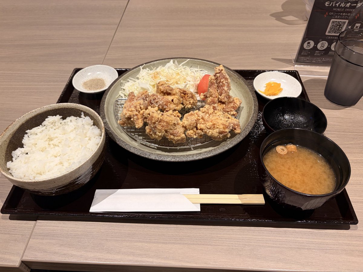 336asdf's tweet photo. クラファンの回数券を握りしめていざ出陣🧖‍♀️
白いサウナ(霧)60℃で焼けるような暑さにびっくり😳
スタジアムサウナの熱波や、締めの杜のバーニャサウナでもしっかり滝汗💦
デトックスウォーターが身体にしみわたる🤤
あまりの心地よさと眠気に負け、速攻帰宅爆睡でした🥱
#サ活#スーパーサウナ一宮 https://t.co/BYHMabIdS3