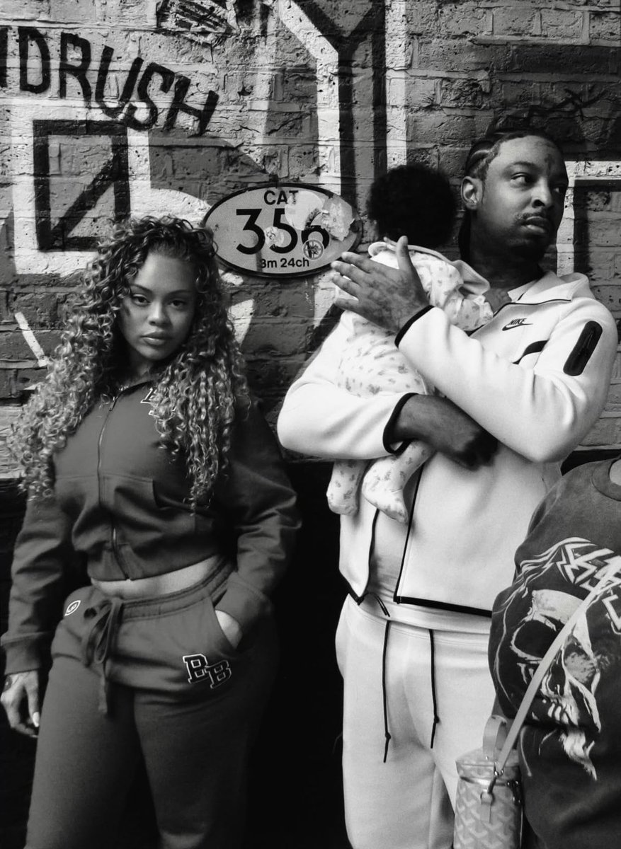 peacheslatto's tweet photo. Latto and 21 Savage with their precious baby girl🥹 https://t.co/IlgzisWrZn