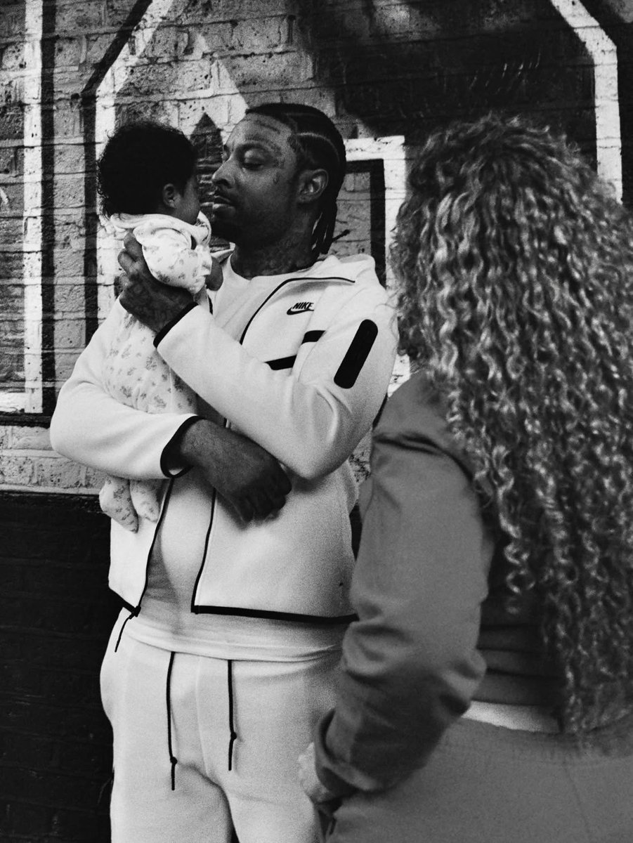 peacheslatto's tweet photo. Latto and 21 Savage with their precious baby girl🥹 https://t.co/IlgzisWrZn