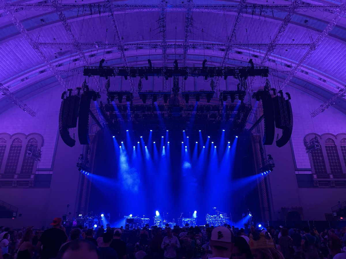 morrocobama's tweet photo. The calm before the storm @phish #boardwalkhall https://t.co/3LdjLzWNwU