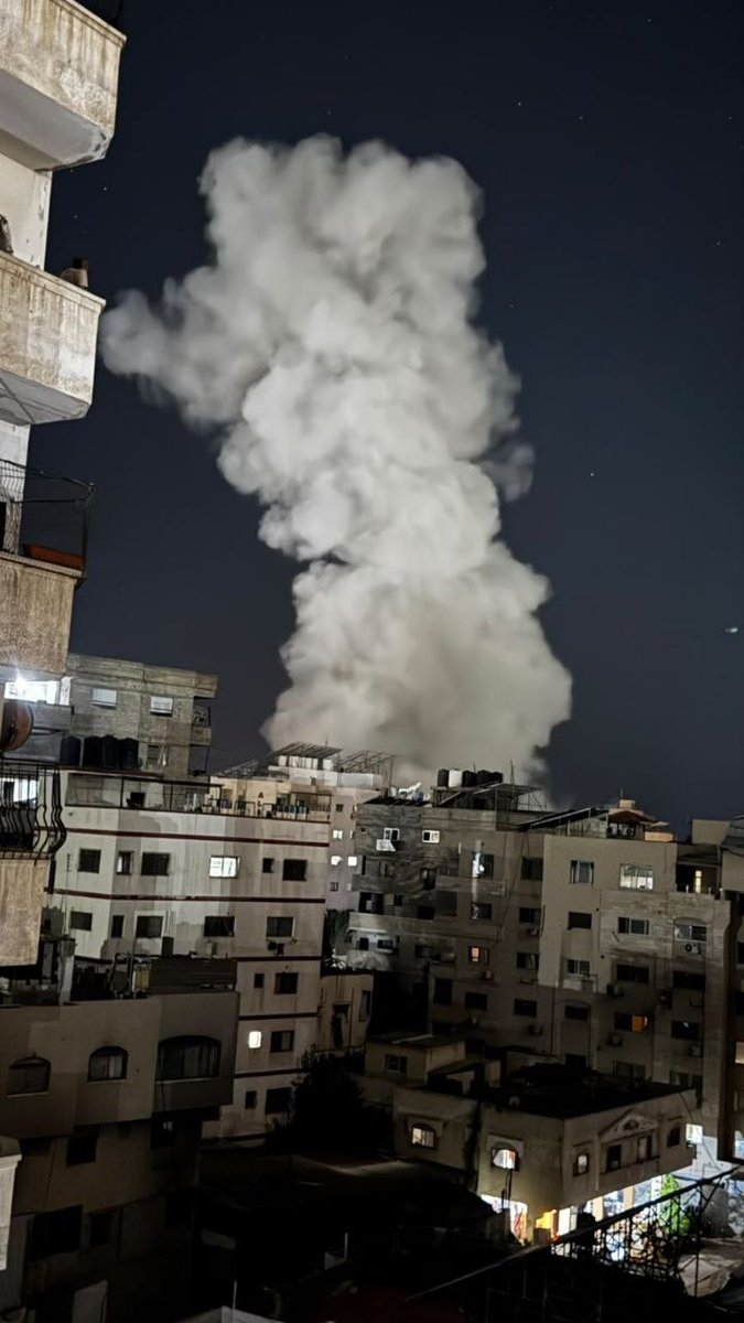 dn_osama_rabee's tweet photo. 🚨Injuries reported after Israeli aircraft targeted a residential apartment in western Gaza City. https://t.co/SichVTlytJ
