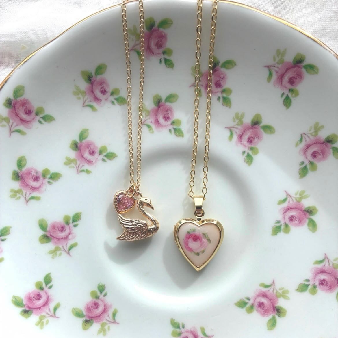 insperarise's tweet photo. rose charm necklaces 🌹 https://t.co/2Nrr3XKXaw