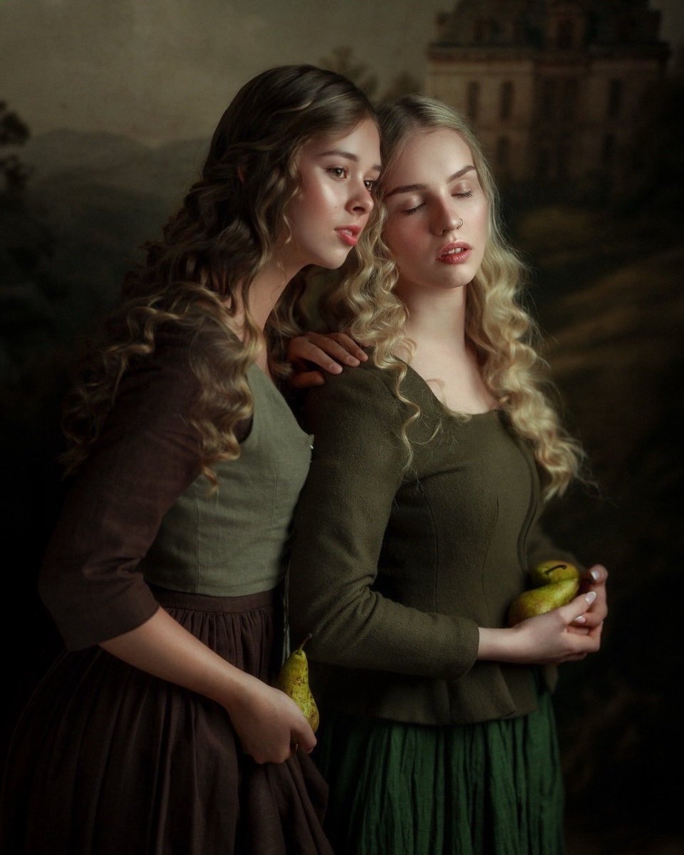 HazySkiesDesign's tweet photo. Old Masters-inspired beauty. ✨

Fine Art, Renaissance &amp; Textured Backdrops are 50% OFF, or 55% OFF 2+. No code needed.

Beautifully captured by @mkslowinskiphotography.

#HSDBackdrops #FineArtPhotography https://t.co/Ge6YL9u32I