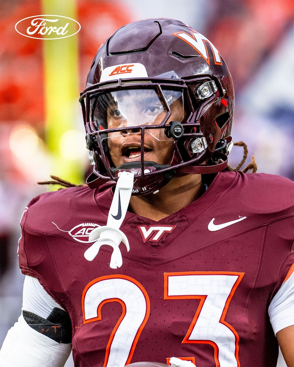 HokiesFB's tweet photo. Full focus 🔒

#LetsGoHokies | @Ford https://t.co/hYibT8nOKF
