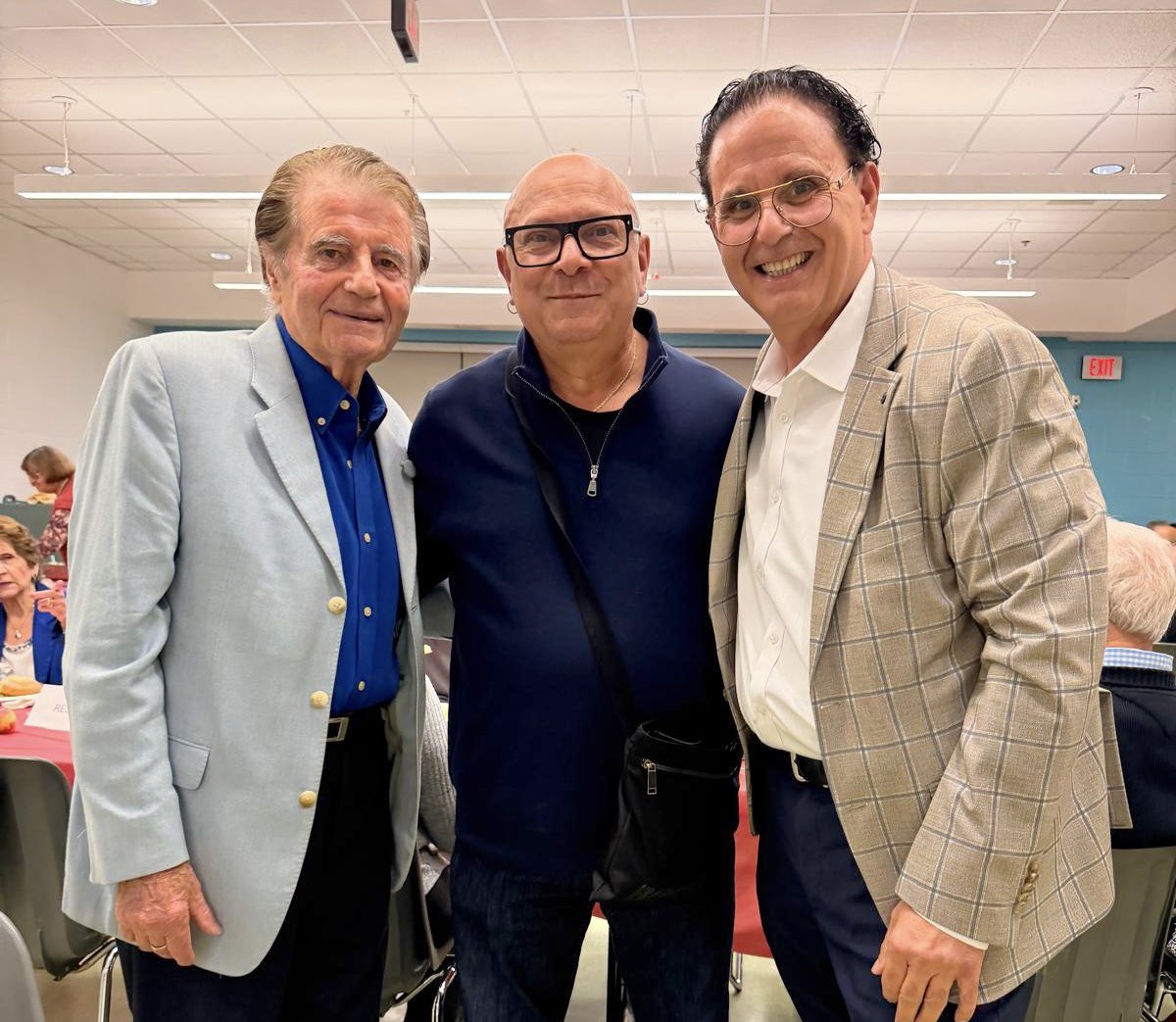 RudyCuzzetto's tweet photo. Had a wonderful evening joining my friends at the Huron Park Italo Canadian Seniors Club for their annual Thanksgiving Dinner at the Huron Park Recreation Centre!

Grazie di cuore to Frank Stendardo and his team for the warm hospitality, great food, and friendship. Wishing everyone a very happy, safe, and healthy Thanksgiving! #MississaugaLakeshore 🍁🇨🇦🇮🇹