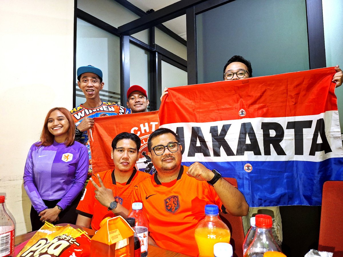 HollandersIndo's tweet photo. #GreNed
#TeamNL
#SamenSterker
...
Organized by :
Hollanders Indonesia
... 
Supported by :
#HollandersJakarta 
... https://t.co/xocAP9QPIB