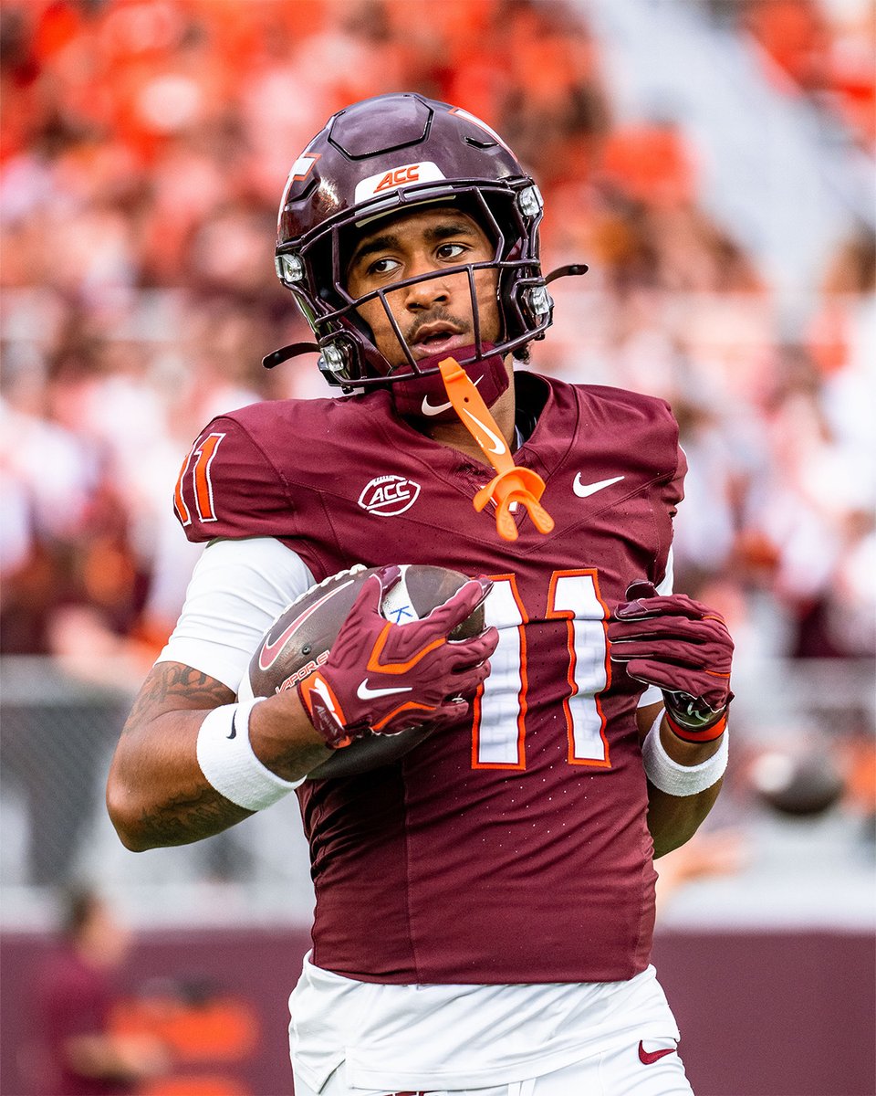 HokiesFB's tweet photo. Full focus 🔒

#LetsGoHokies | @Ford https://t.co/hYibT8nOKF
