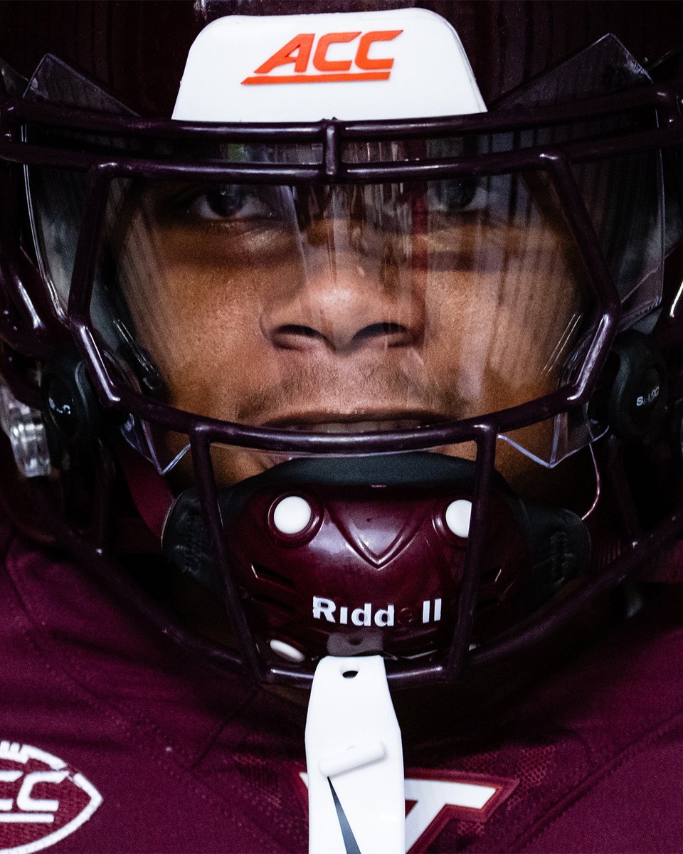 HokiesFB's tweet photo. Full focus 🔒

#LetsGoHokies | @Ford https://t.co/hYibT8nOKF