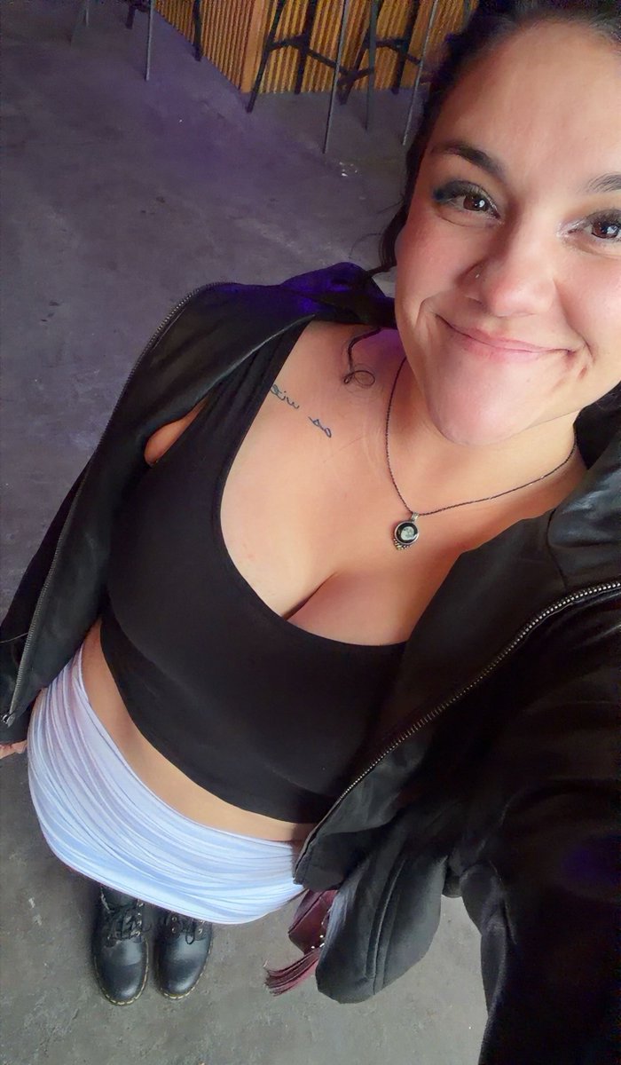 mmaryjane97's tweet photo. Tell me I’m cute🤍 https://t.co/A18HgMkqAL