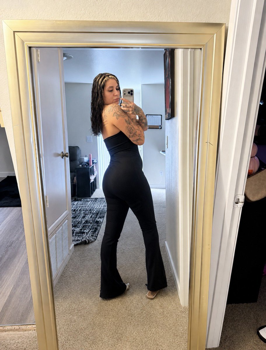 Rose_mill00's tweet photo. Would you like to spend the weekend with me? https://t.co/1Nyh6KAoK1