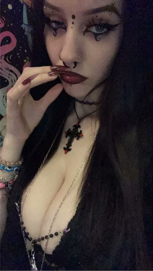 Synagin's tweet photo. Goth tits https://t.co/Bg2s2TqGzr
