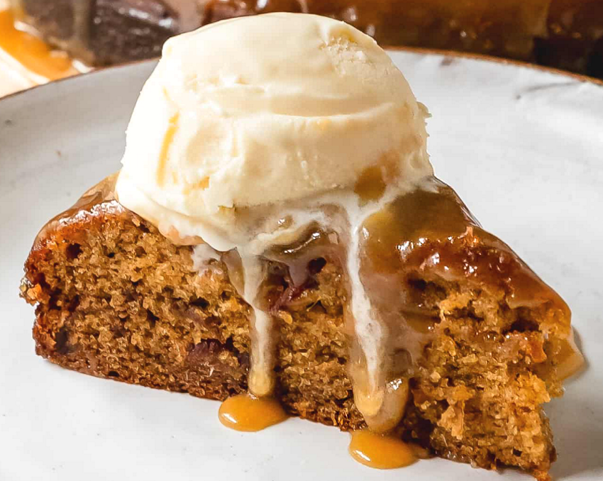 unpodiblu's tweet photo. Have some cake! Sticky Toffee Date Cake 🥄
#recipe https://t.co/qDkmqrN25j https://t.co/4vZi82Bf5L