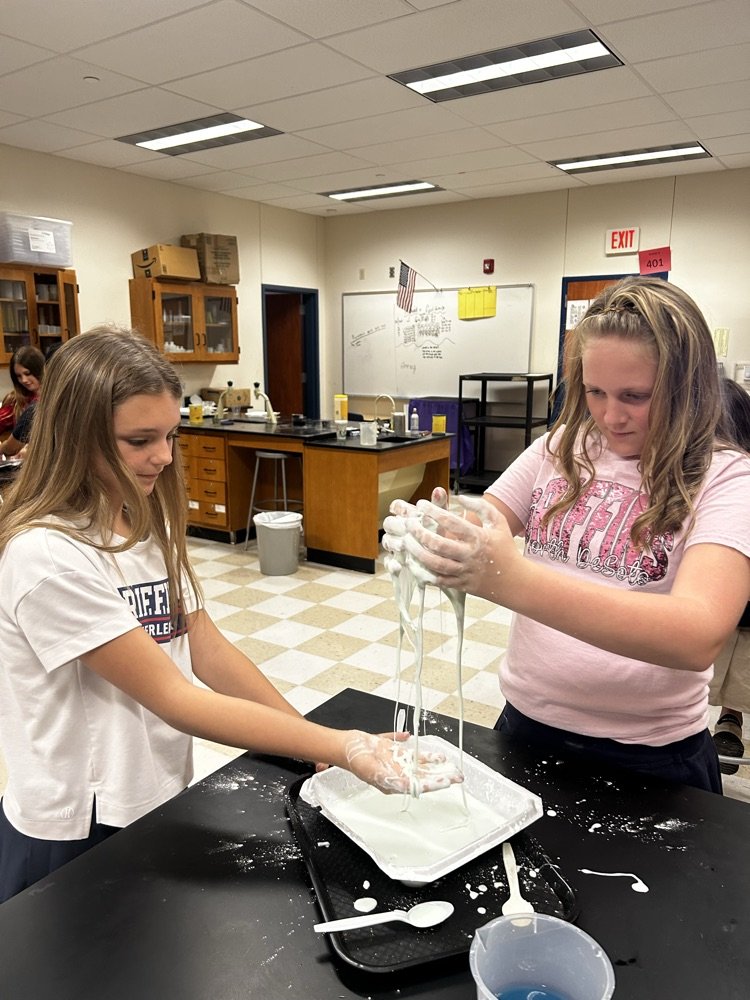 ndms_griffins's tweet photo. Our Middle Griffin science WIN students explore properties of liquids and solids by making Oobleck. #scienceisfun #NDMSGriffinsGrowTogether #ScienceFunBeforeBreak https://t.co/wq8hvFHRf9