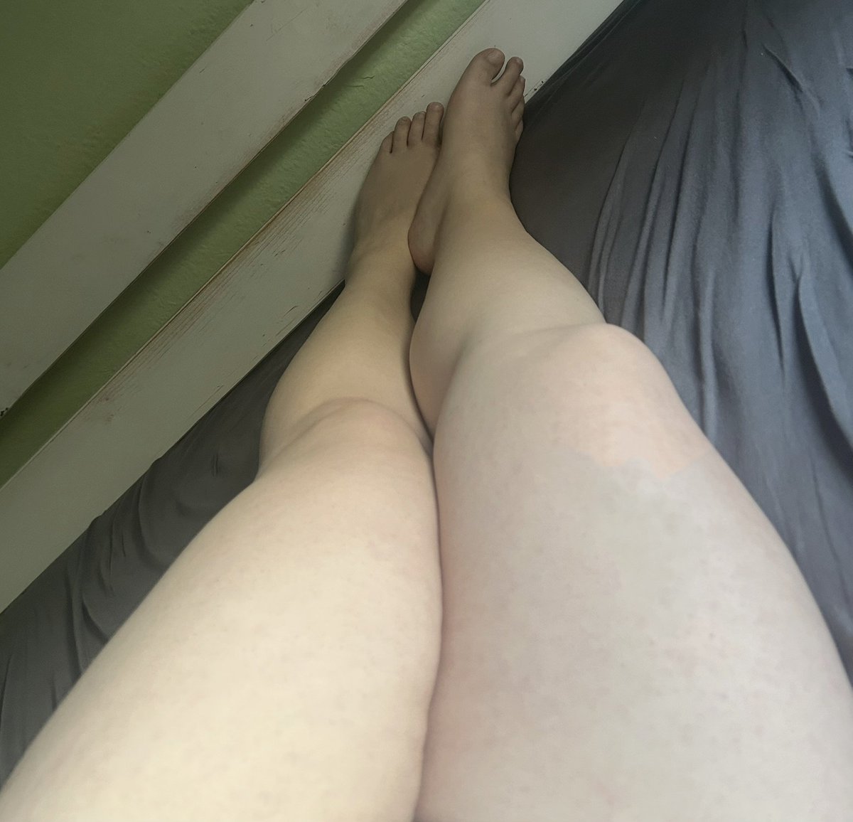 WispyYup's tweet photo. Just casually putting my legs on your timeline… >.<
hope you don't mind :3

#femboy #legs #thighs #feet https://t.co/h0NODKxQ9x