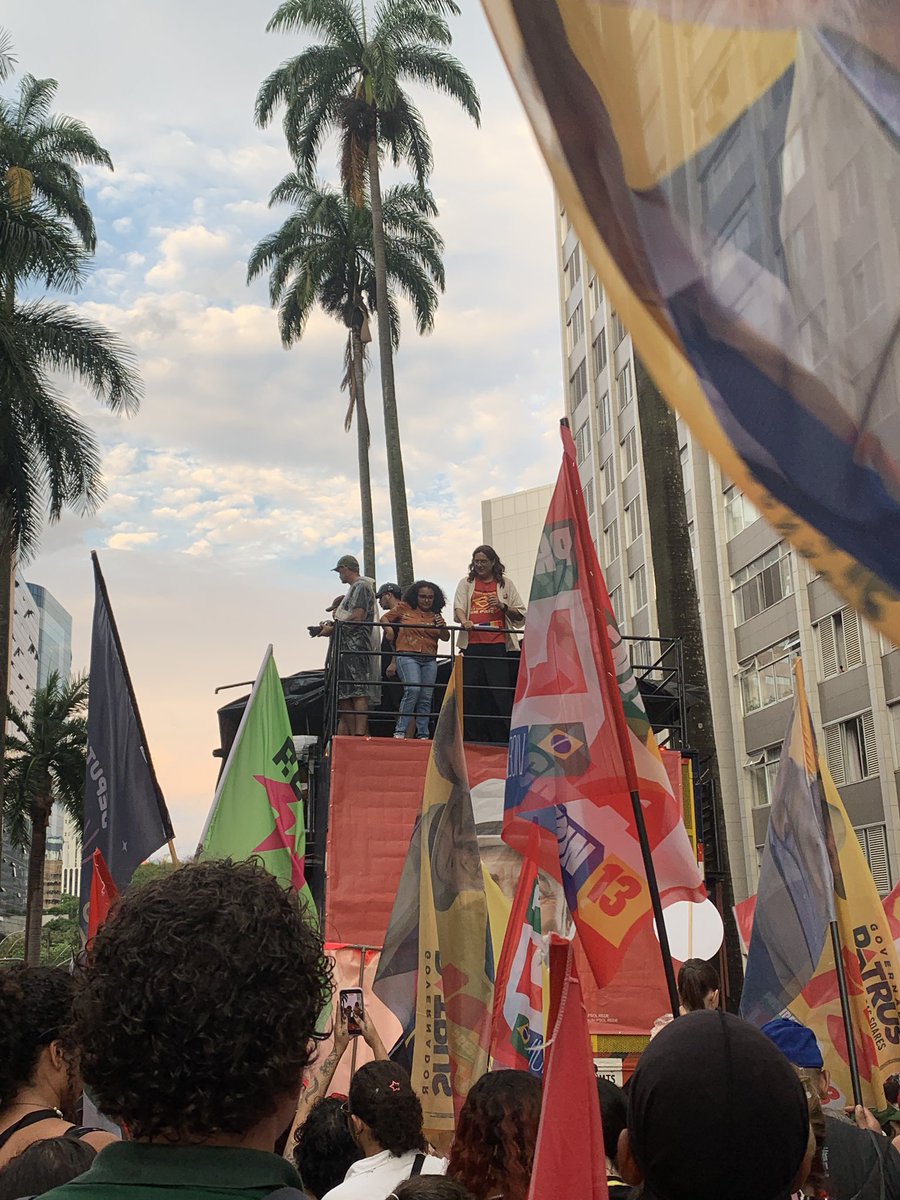 torrestlivs's tweet photo. eu quando sou de esquerda  e cruzeirense https://t.co/qOYShNIto7