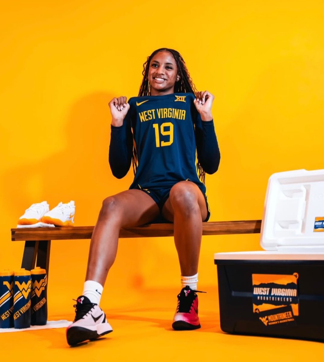 EJayArrow's tweet photo. 4⭐️ recruit Zya Small (ranked #37 in the Class of 2027) has committed to West Virginia ⛰️ https://t.co/k33oNJQrno