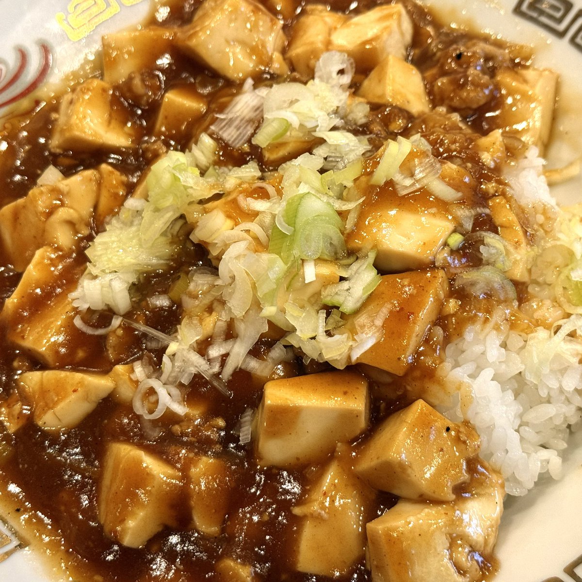 manabukun28's tweet photo. 🔵豊洲の『#やじ満』にて、
◾️麻婆丼
◾️ラーメン ホワイト薬味たっぷり
（＾∇＾） https://t.co/O99N35f9sT