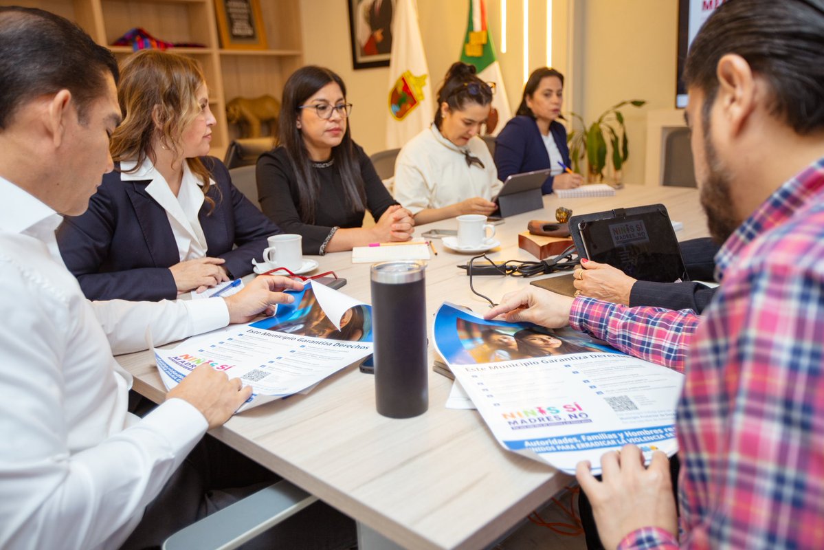 LuisIgnacioAve1's tweet photo. Sostuve una reunión de trabajo con la titular de la Secretaría Ejecutiva del Sistema Nacional de Protección Integral de Niñas, Niños y Adolescentes,  (Sipinna) en México, Lorena Villavicencio, donde ratificamos el compromiso de fortalecer las acciones de prevención del embarazo adolescente mediante el acceso a información, orientación y servicios de salud.

Desde Chiapas, nuestro gobernador @Eduardo respalda los ejes rectores de la agenda de la presidenta Claudia Sheinbaum Pardo, impulsando las políticas públicas sobre el tema, como la estrategia "Niñas sí, madres no", que busca respetar los derechos y autonomía de las niñas, niños y adolescentes con el apoyo de los ayuntamientos, para construir mejores oportunidades de vida para las y los chiapanecos, y lograr un México protector con mejores oportunidades de vida.

#LIAB
#SoyJaguar
#Chiapas