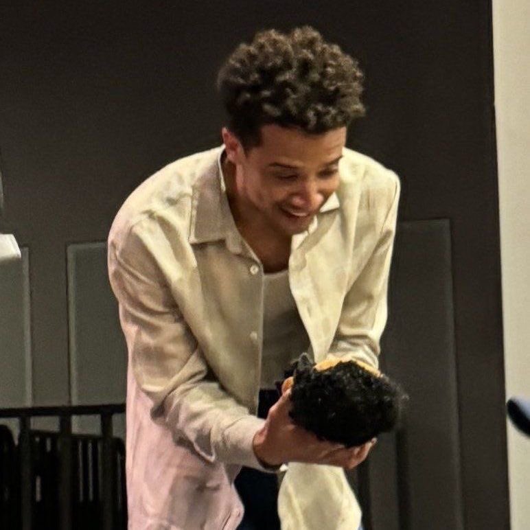 letyoureload's tweet photo. jacob and his emotional support louis plushie https://t.co/G9OIJOVLbh