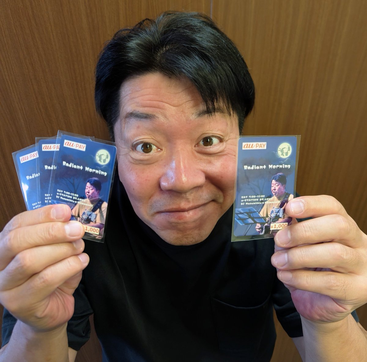 radiant_sat's tweet photo. ✨【スター、ハッ！？とトリック】🪄

＼【10/3回解答用です】／

共通のワード&amp;スターの1番好きな曲
4つのハッシュタグを添え、
この投稿を引用して解答してください✍️

毎週計7名様にプレゼント中🎁
フォロー&amp;RPの中からは3名様に🎯

#radiant_sat #FM京都
#スターハットトリック #auPAY https://t.co/bp95XmngYw