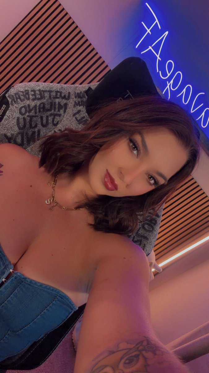 MsSavageAF's tweet photo. LETS HAVE A FRISKY FRIDAY 💕 games. chats. drinks. maybe making a mess in my room. 😜
https://t.co/dtX6ggnS6S
https://t.co/u618LyYj9h https://t.co/9Cvs1HwprP