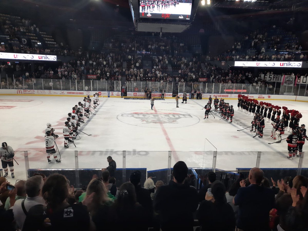 PascalNerbesson's tweet photo. Festival offensif (enfin) des Boyz ce soir et cette bannière de Champion 😍 #LigueMagnus #SortonsLesCrocs https://t.co/dQBxfEDZPk