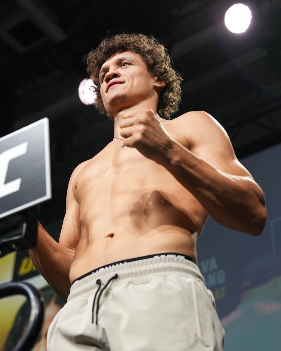 A lot to be excited about for the #UFC332 main card 🤩

[ OCT 3 | LIVE at 8pmET on @​ParamountPlus and @​CBS ] 
 [📷](https://pbs.twimg.com/media/HTqR7y-aYAE9i-