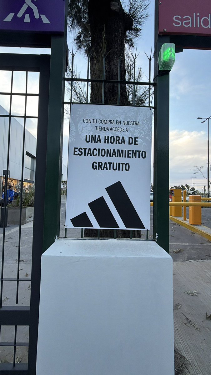 ahorraconana's tweet photo. Inauguró el NUEVO OUTLET DE ADIDAS en Nuñez frente q la cancha de RIVER!
La dirección es Av. Guillermo Udaondo 1365.
Tiene estacionamiento (1 hora GRATIS)
Viernes y Sábados 30% con BBVA MASTER + modo!
2x1 en seleccionados y 80% en la 2da unidad!!
Ropa y calzado seleccionados!
En breve les subo video!
(Donde era antes el tiro federal)