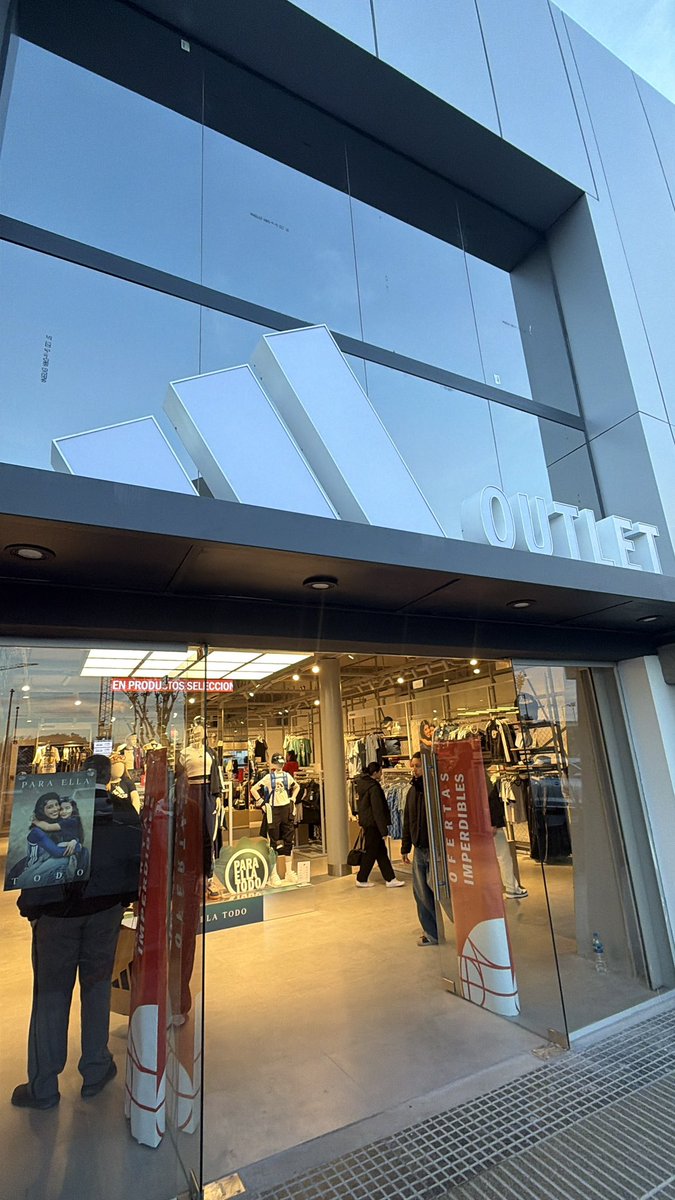 ahorraconana's tweet photo. Inauguró el NUEVO OUTLET DE ADIDAS en Nuñez frente q la cancha de RIVER!
La dirección es Av. Guillermo Udaondo 1365.
Tiene estacionamiento (1 hora GRATIS)
Viernes y Sábados 30% con BBVA MASTER + modo!
2x1 en seleccionados y 80% en la 2da unidad!!
Ropa y calzado seleccionados!
En breve les subo video!
(Donde era antes el tiro federal)