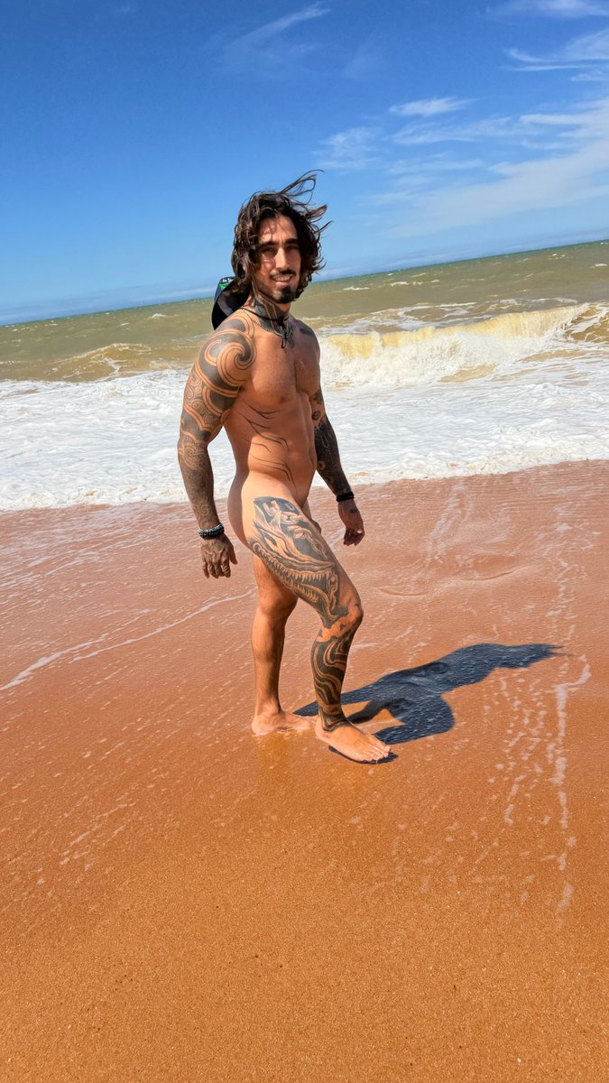 the_acidov2's tweet photo. I am all alone on a nudist beach https://t.co/6NyJC8z7TQ