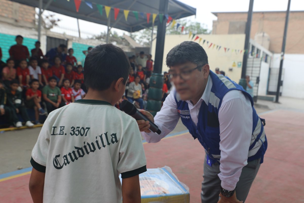 sutranperu's tweet photo. A través de dinámicas y orientación, reforzamos la importancia de conocer y respetar las normas de tránsito, identificar situaciones de riesgo y adoptar conductas seguras como peatones y pasajeros. 
#ComprometidosConTuSeguridad 💙 https://t.co/OMv1GaccJp
