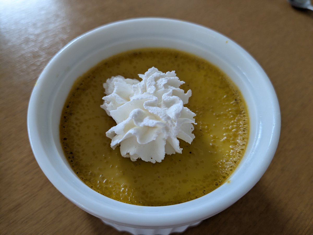 goyos2's tweet photo. 今季初かぼちゃプリン。恋するマロンだったかな、固めなプリンになったせいか、喉につかえて苦しい思いをしたわ😅プリンといえどスプーンで少しずつ食べないとね💦 https://t.co/WtnI2TJSn8