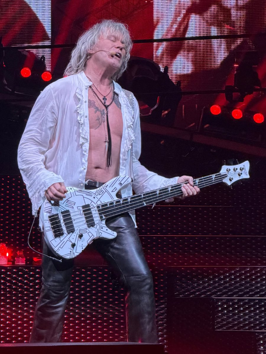 DefLeppardRB's tweet photo. Any specific Songs you want to hear on the 2027 Def Leppard world tour? Photo by @CindyInTexas https://t.co/Ctp7Y5MVIZ