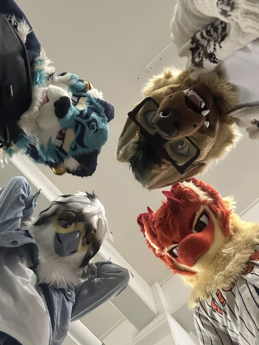Flufferino_'s tweet photo. POV you're the last person we need for a 5-stack 

ft. @Falkinn_ @Ryyzus @itsNull_kun

#FursuitFriday 

📸 by @thebarabandit https://t.co/yYPE8tAWSS