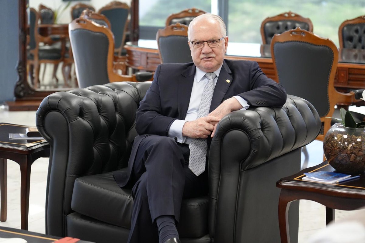 OEA_oficial's tweet photo. La Jefatura de la #MOE_OEA en Brasil fue recibida por el presidente del @STF_oficial, Edson Fachin, a quien presentó el trabajo que la #OEAenBrasil viene desarrollando para las elecciones.

Más de 150 millones de personas están habilitadas para elegir presidente, gobernadores, senadores y diputados en las elecciones generales de este domingo 4 de octubre. #Eleições2026 🇧🇷