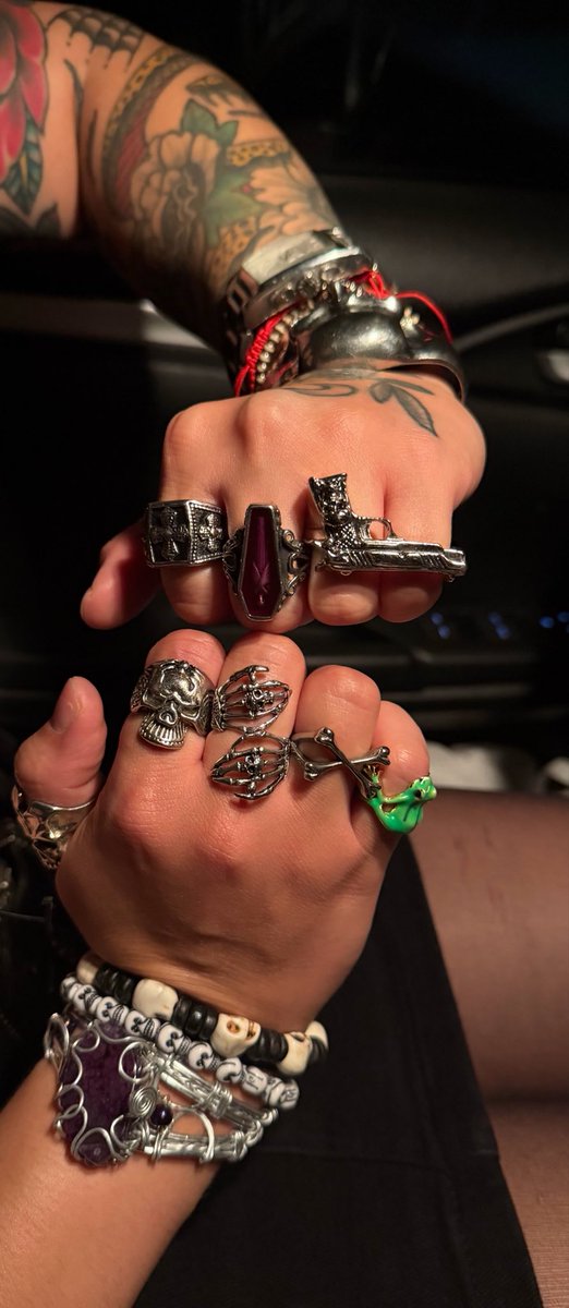 sweetspyne's tweet photo. me + my rings https://t.co/mFe5XfeRxs