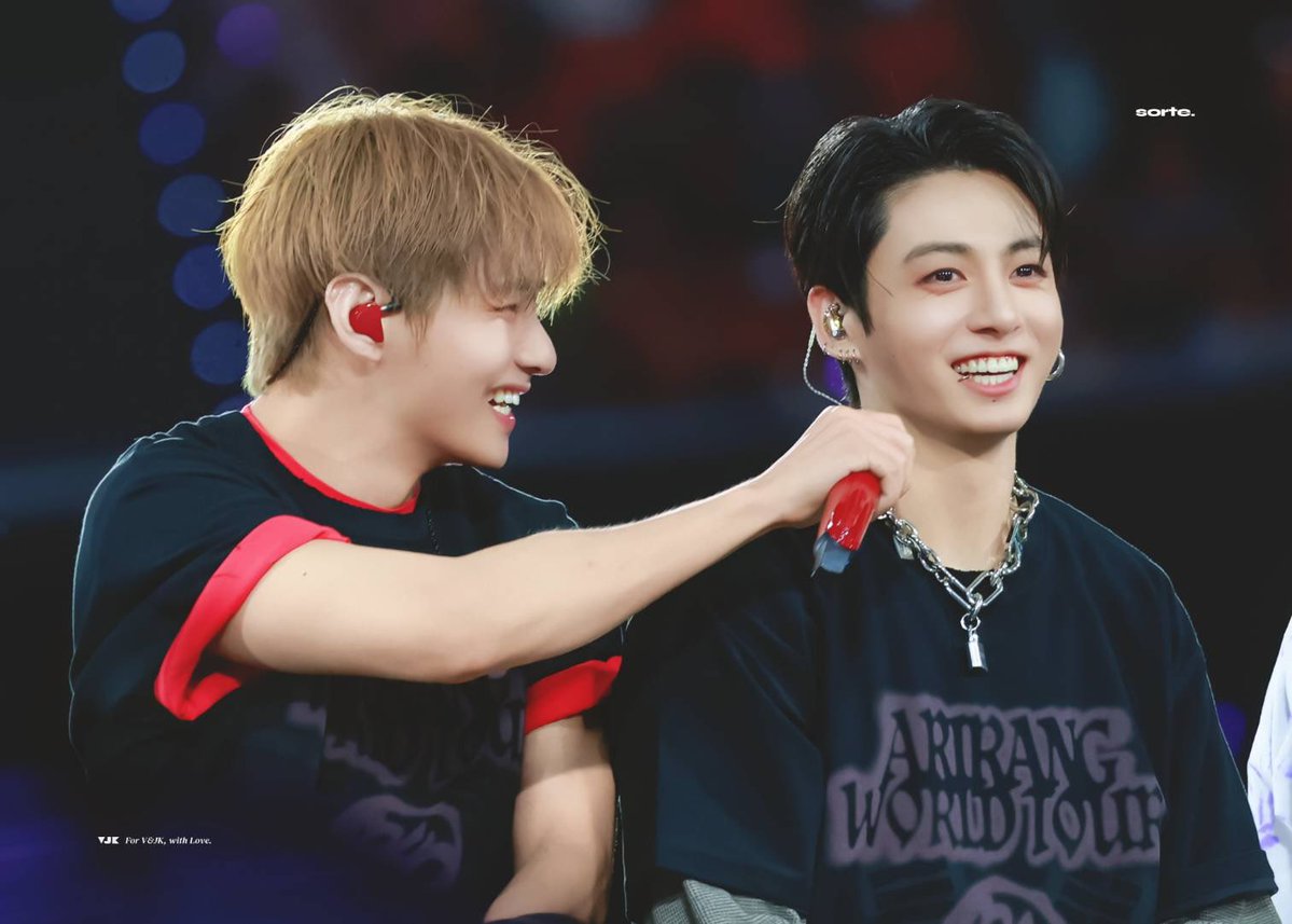 jp_taekook_'s tweet photo. テテとジョングクが今日も
笑顔で1日を過ごせますように✨　　

大好きな2人が
幸せでありますように…

WE LOVE YOU TAEHYUNG 
WE LOVE YOU JUNGKOOK https://t.co/E9qJRL9HaM