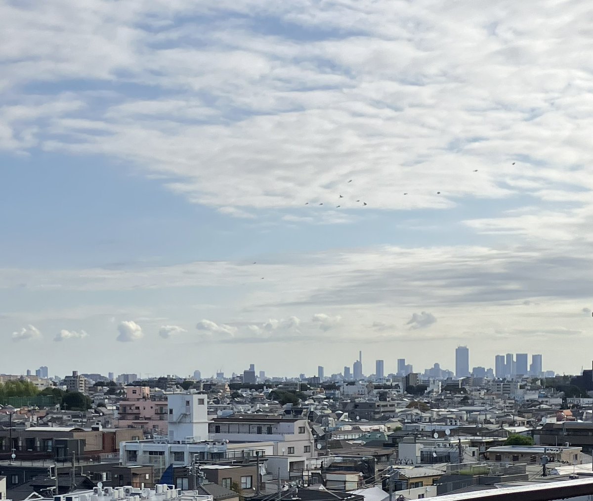 planmoto's tweet photo. 荻窪北方面の空
　久しぶりの爽やかな天候です

#荻窪　#タイ古式 https://t.co/5ftQf0mJ0e