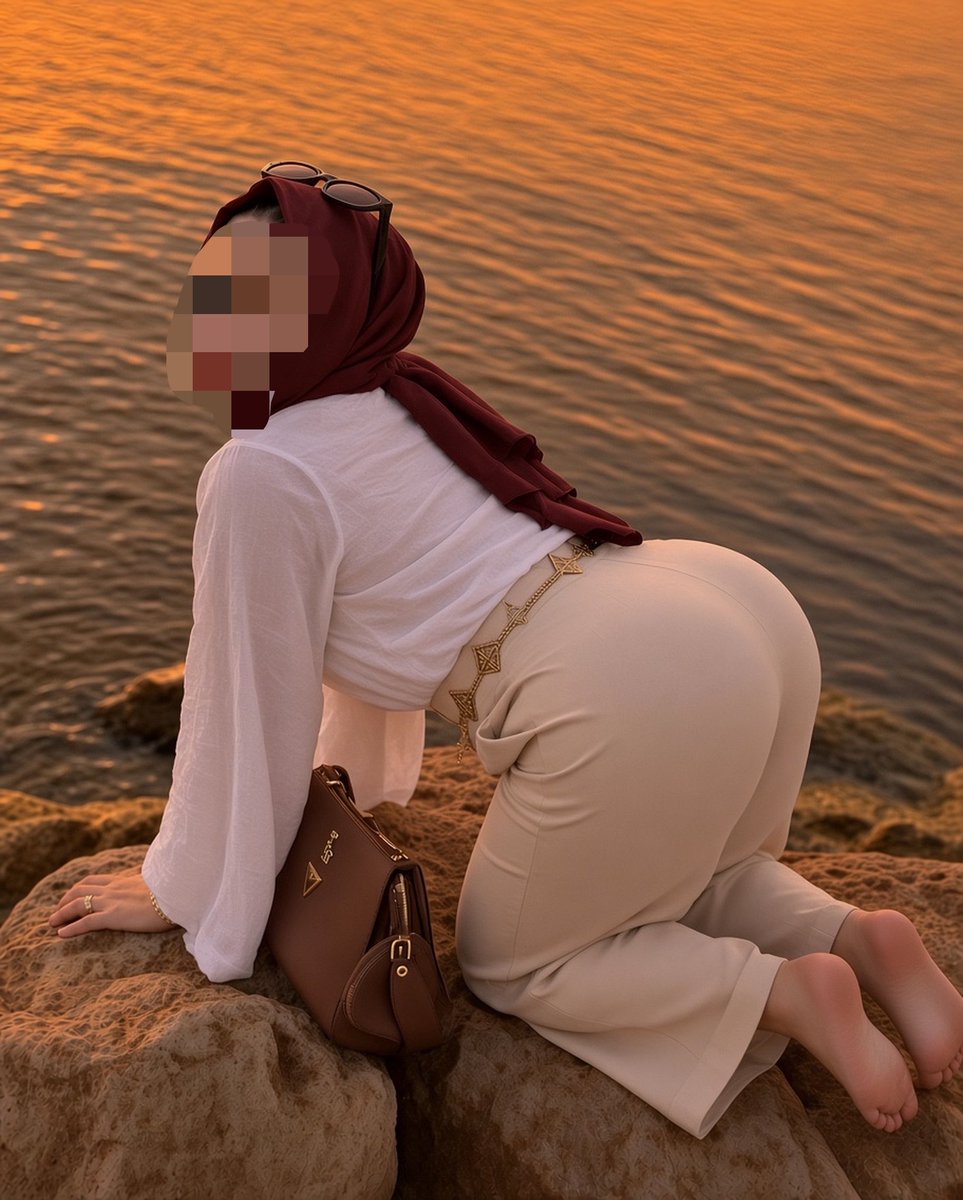 Sukrantube's tweet photo. Annem babaannemlerde yüzügünü düşürmüş onu arıyor dedemde yardım ediyor

- gelin burada da yok dert etme yenisi alınır off senin şu kalçana hastayım gelinim kocamam 

Annem - bir şey mi dediniz kayınpederim https://t.co/OYYiPORJ2a