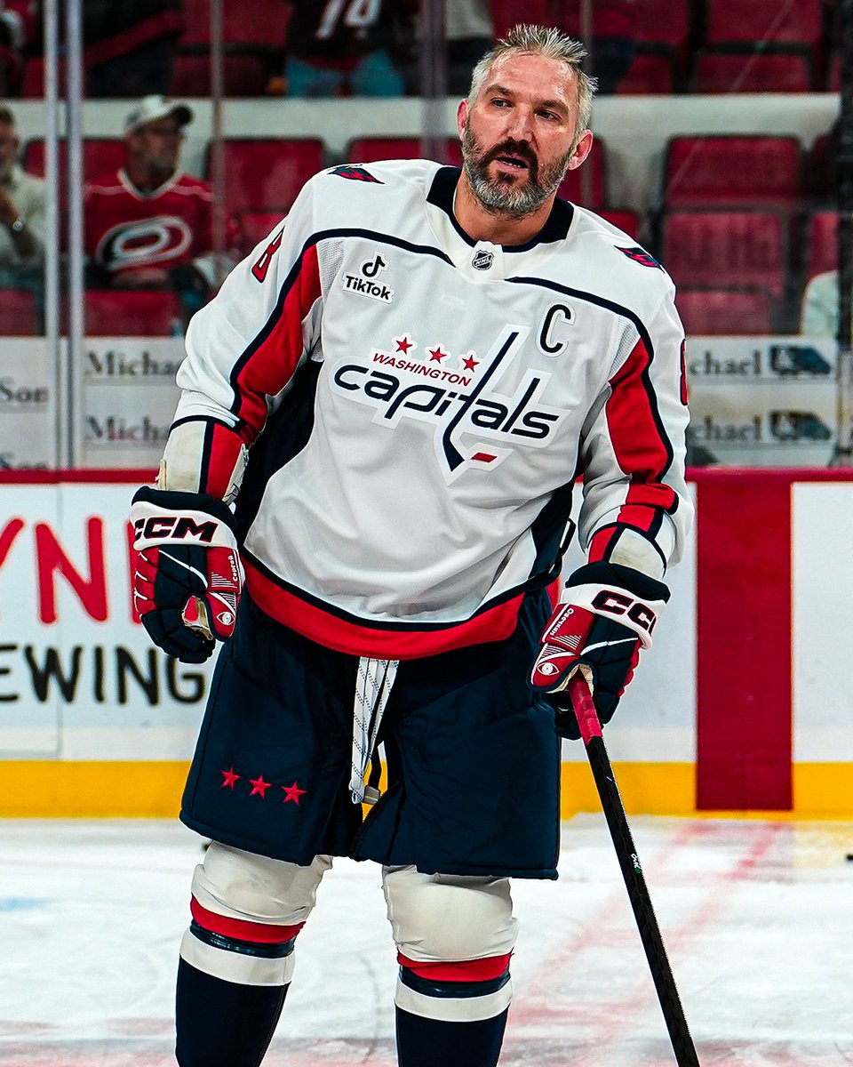 How many goals is Alex Ovechkin scoring in season No. 22? 🦅 
 [📷](https://pbs.twimg.com/media/HTqSpYsbIAARX4R.jpg) https://pbs.twimg.com/media/HTqSpYsbIAARX4R