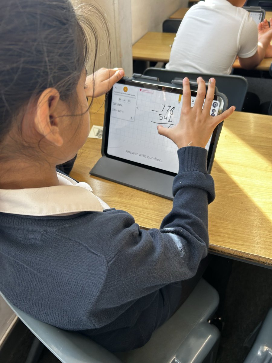 Jane_Arthur_'s tweet photo. What an amazing Friday spent @AnderstonPS 🌟 happy, articulate, respectful children. Pupil leaders spoke of their school #values, being #healthy #schoolimprovement, #leadership &amp; #Metaskills 🌟 Spent time with P1 learning phonics @litengglasgow &amp; P4 learning maths @jonnydobbin3 https://t.co/9KaRlWkx4a