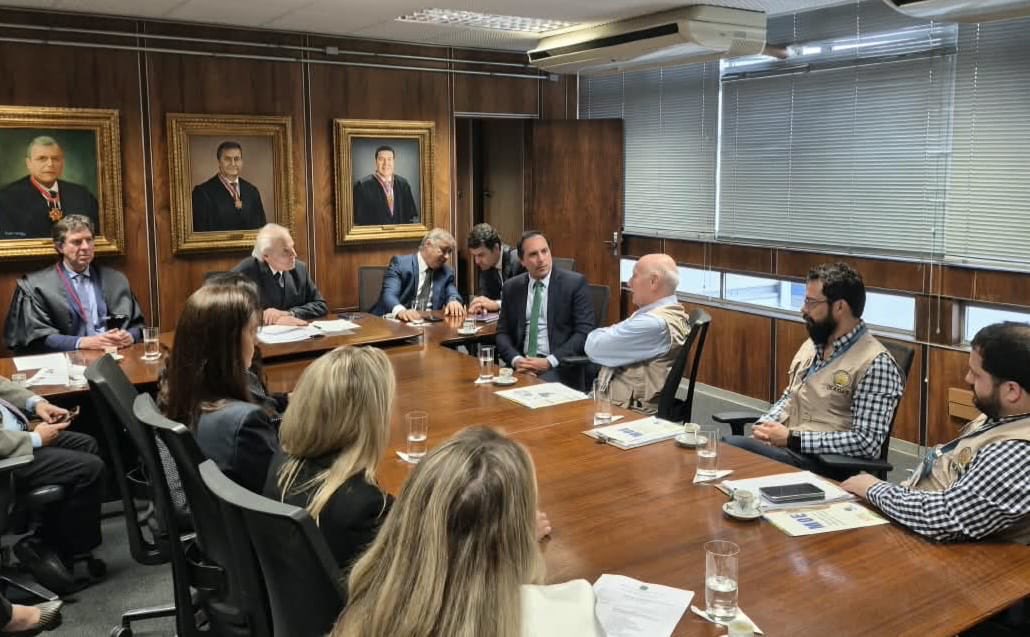 OEA_oficial's tweet photo. La Misión de Observación Electoral de la #MOE_OEA en Brasil visitó el Tribunal Regional Electoral de São Paulo, donde el embajador @EladioLoizaga y el equipo de la Misión en el estado se reunieron con autoridades de la institución. #Eleições2026 🇧🇷 https://t.co/ZEuF5u3Kqb