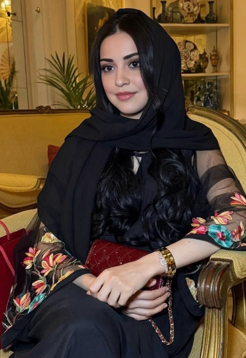 LmyaBnt98154's tweet photo. 💸 لو دخل في حسابك اليوم
 2,000,000 ريال... وش أول قرار بتتخذه؟ 

① سداد ديون
 ② بيت 
③ مشروع 
④ استثمار
@LmyaBnt98154 https://t.co/6YrAB5cgEc