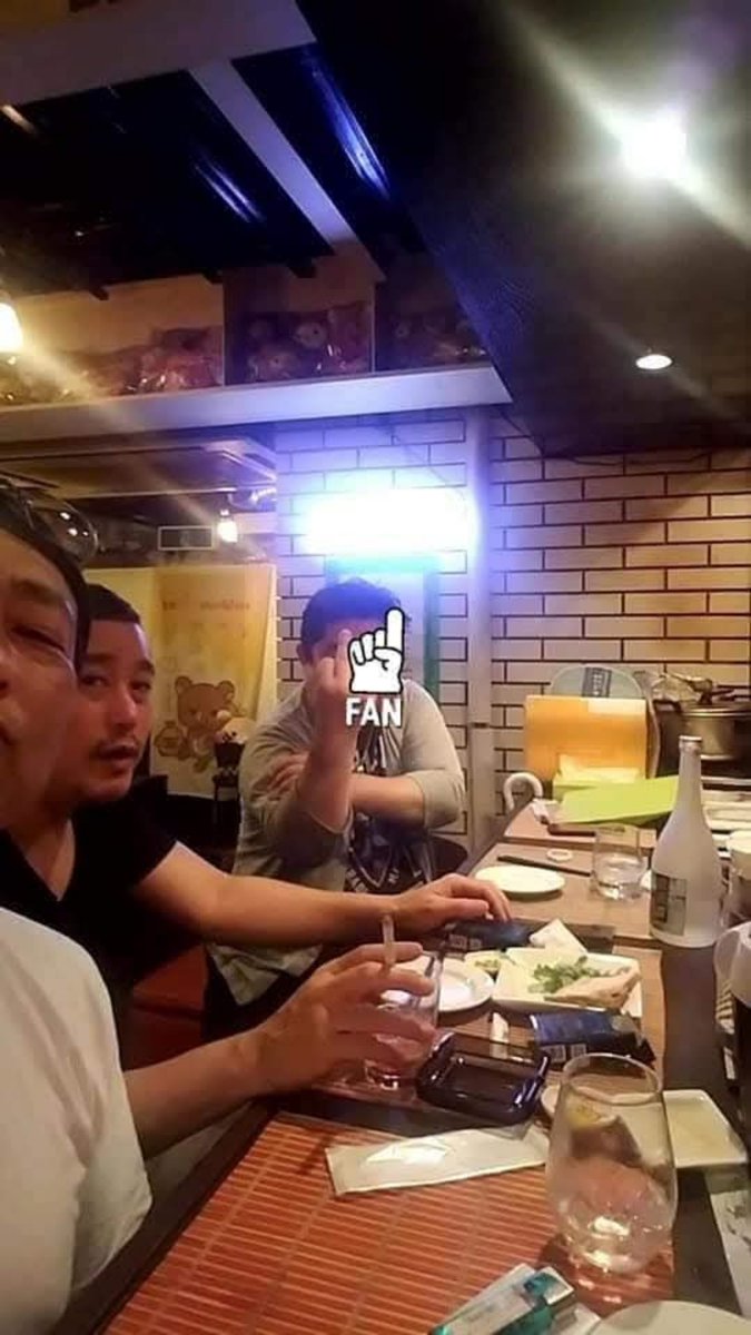 obanamikio's tweet photo. 【過去の今日達②】

舞台制作会社、映像制作会社、キャスティング会社、ゲーム制作会社、声優専門学校へ俳優、声優の売り込み兼ねて商談。

声優や声優事務所マネージャーらと台風で動けなくなり、朝まで呑んでたと思う。 https://t.co/fCDo4gAk4q