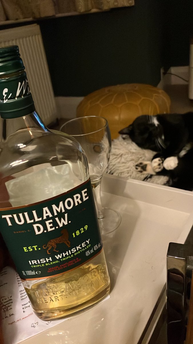 Oldprimaryhead1's tweet photo. Last of the summer whisky… https://t.co/rlpsYUa4bu